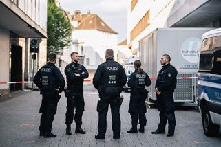 „Byl to masakr, mrtví leželi v kalužích vlastní krve,“ popisují svědci řádění útočníka v Solingenu - Novinky